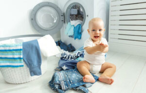 راهنمای شستشو و نگهداری لباس بچگانه برای طول عمر بیشتر